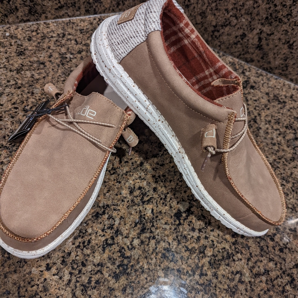 HEY DUDES men's  shoes size 11